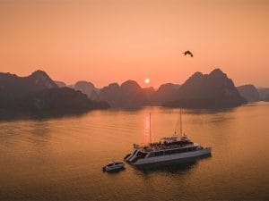 Du thuyền Cát Bà Catamaran 5 sao trên vịnh Lan Hạ