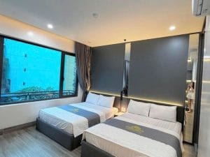 Khách sạn view núi trong trung tâm