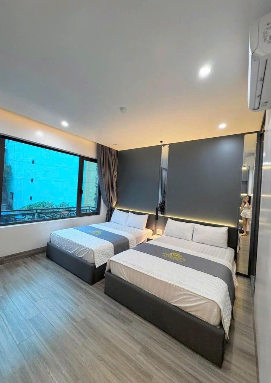 Khách sạn view núi trong trung tâm