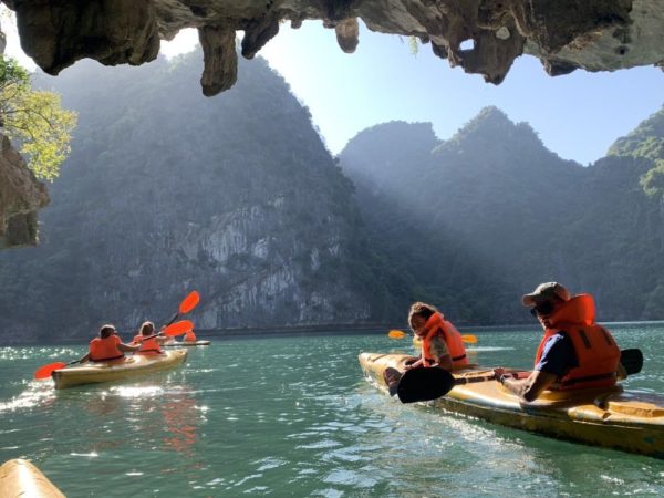 Du thuyền Cát Bà Catamaran 5 sao trên vịnh Lan Hạ