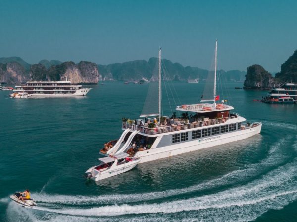 Du thuyền Cát Bà Catamaran 5 sao trên vịnh Lan Hạ