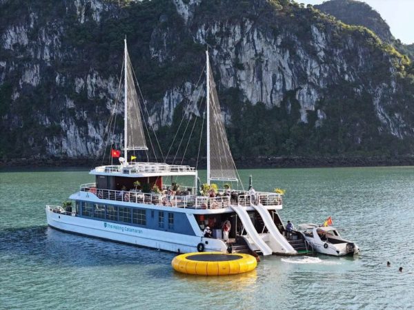 du-thuyền-catamaran-cát-bà