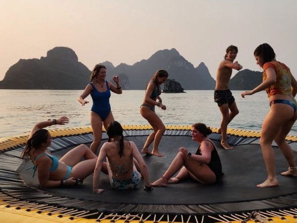 Du thuyền Cát Bà Catamaran 5 sao trên vịnh Lan Hạ