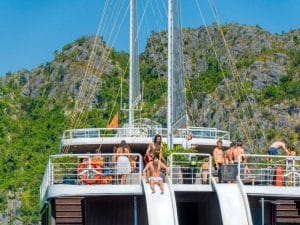 Du thuyền Cát Bà Catamaran 5 sao trên vịnh Lan Hạ