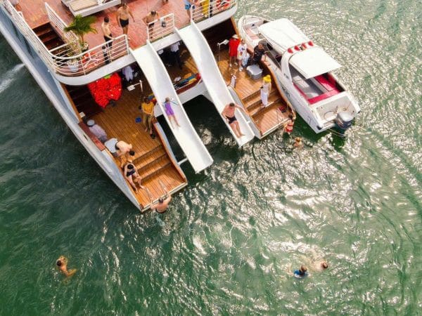 Du thuyền Cát Bà Catamaran 5 sao trên vịnh Lan Hạ