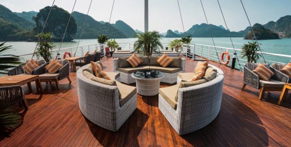 Du thuyền Cát Bà Catamaran 5 sao trên vịnh Lan Hạ