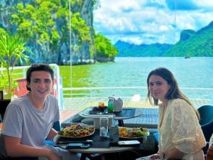 Du thuyền Cát Bà Catamaran 5 sao trên vịnh Lan Hạ
