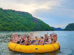 Du thuyền Cát Bà Catamaran 5 sao trên vịnh Lan Hạ