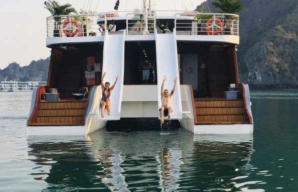 Du thuyền Cát Bà Catamaran 5 sao trên vịnh Lan Hạ