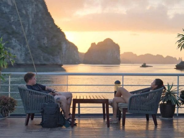 Du thuyền Cát Bà Catamaran 5 sao trên vịnh Lan Hạ