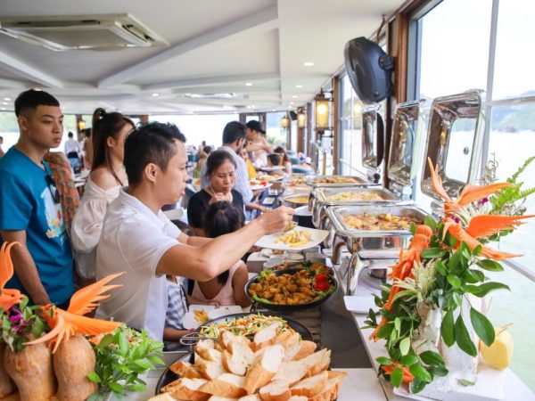 Du thuyền Cát Bà Catamaran 5 sao trên vịnh Lan Hạ