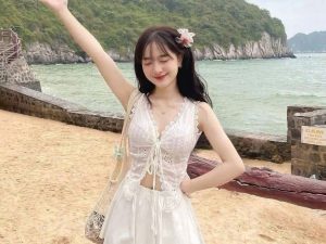 Check-in, tắm biển tại bãi Cát Cò thơ mộng