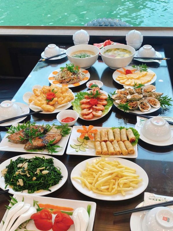 bữa trưa trên du thuyền sea star