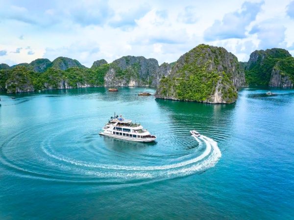 Du thuyền 5 sao Skyway Cát Bà