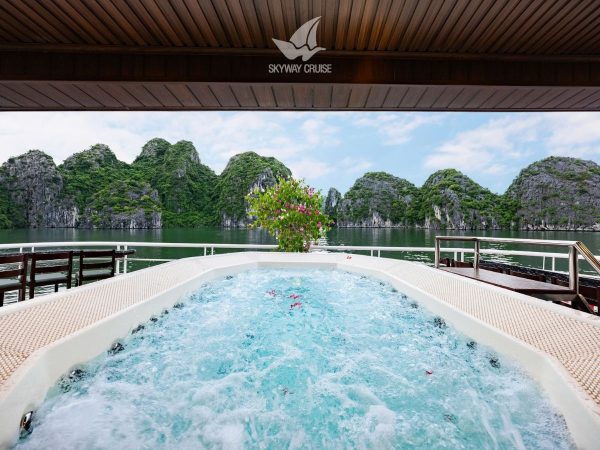 Du thuyền 5 sao Skyway Cát Bà