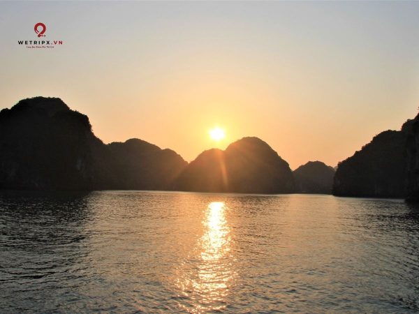 Tour ngắm bình minh Vịnh Lan Hạ