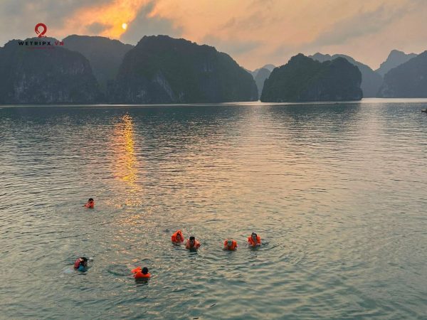 Tour ngắm bình minh Vịnh Lan Hạ