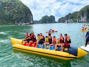 Tham gia các hoạt động dưới nước tại Vịnh Lan Hạ