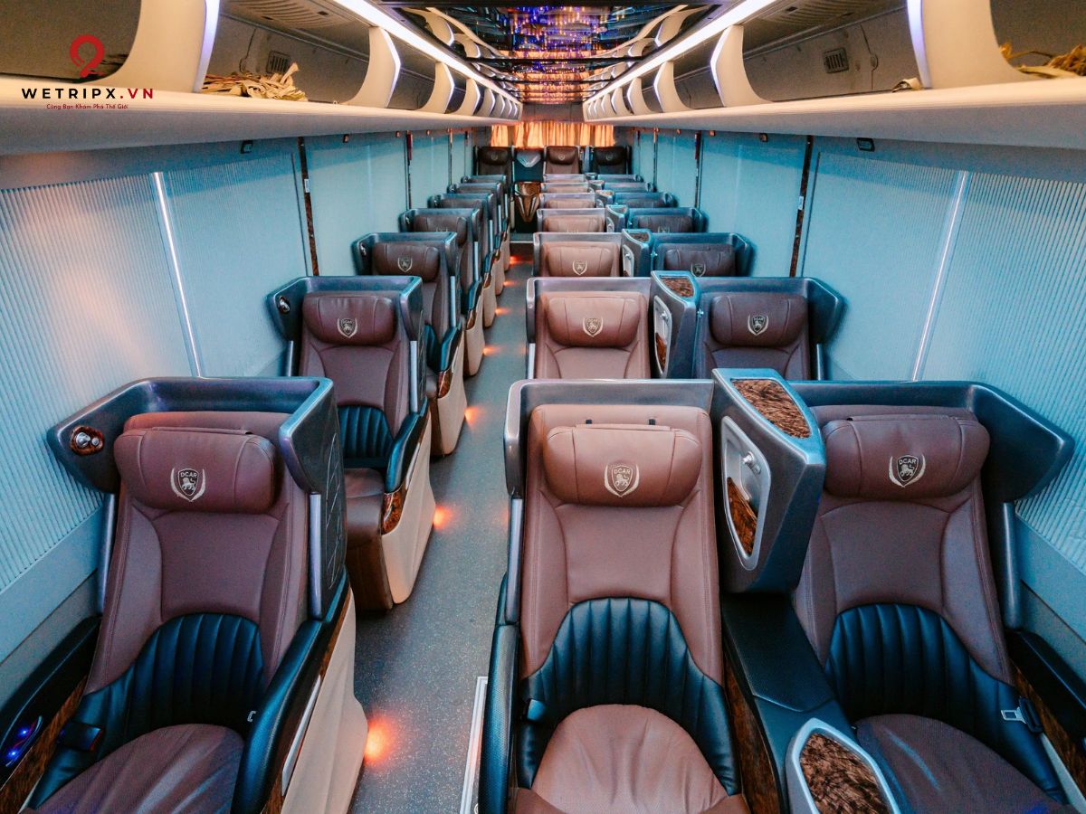 Xe Limousine Hà Nội Cát Bà: Top 5 Hãng Chất Lượng Nhất 2025 2 Nội thất xe limousine Hà Nội Cát Bà