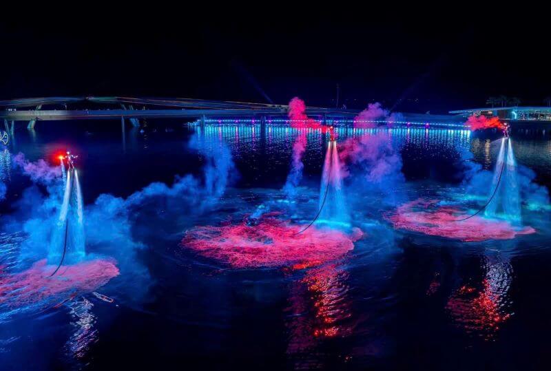 Pháo Hoa Cát Bà 2025: Trải Nghiệm Jetski – Flyboard – Symphony of the Green Island Đỉnh Cao Giữa Biển 4 Jetski đồng diễn tốc độ cao kết hợp pháo sáng trên mặt nước vịnh Cát Bà