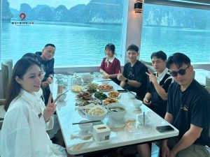 bữa trưa trên du thuyền Cát Bà Bay 98