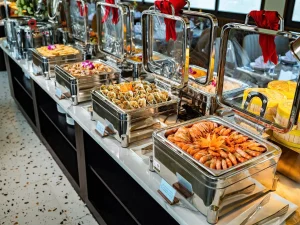 buffet lunch in Tropical Cruise Cat Ba