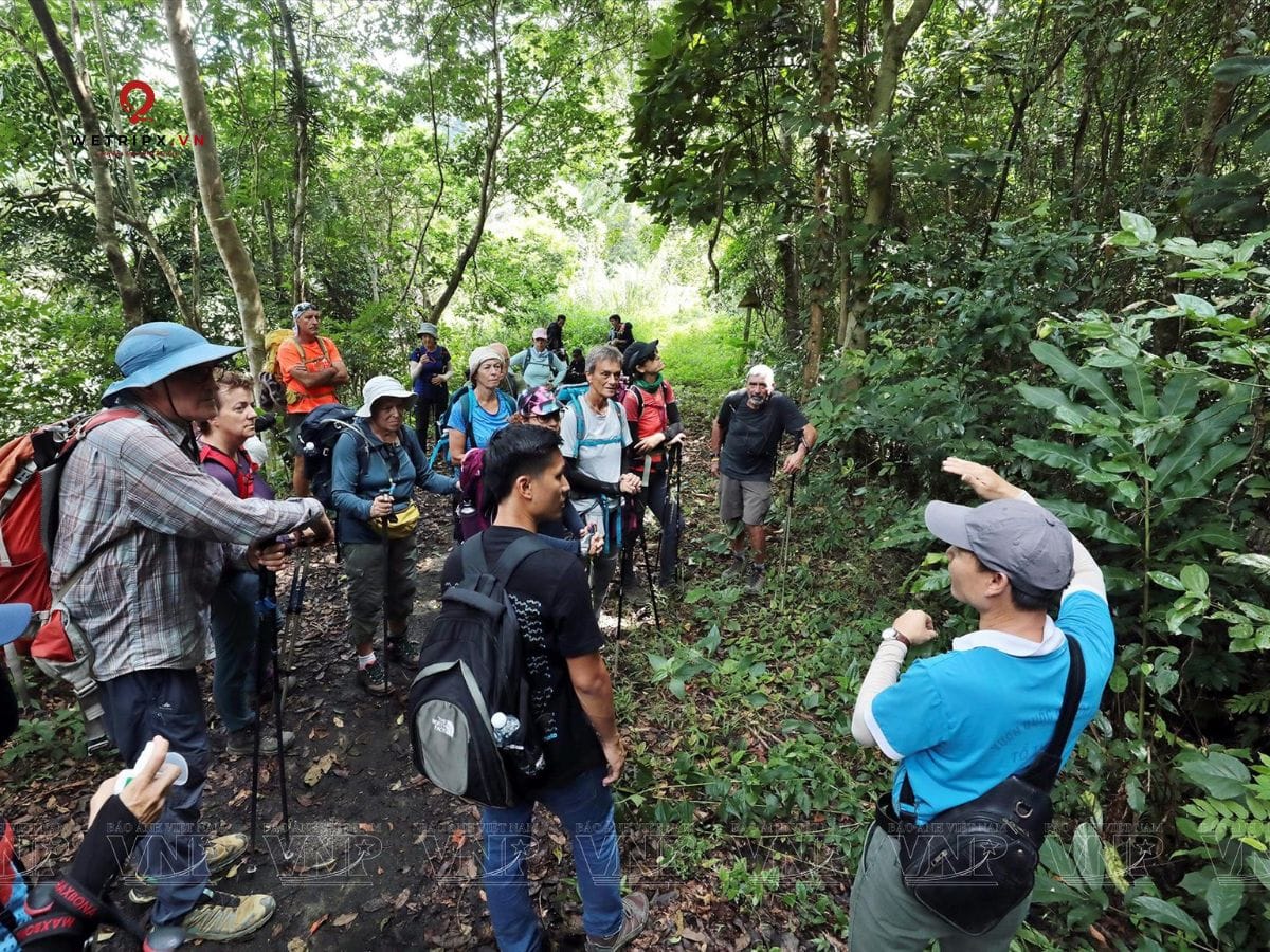 Guide briefing the itinerary and safety notes before the trek