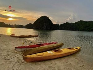 Tour Chèo Kayak Ngắm Lân Tinh - Ăn Tối Trên Vịnh Lan Hạ