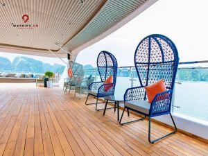 Khu vực sundeck cực kỳ rộng rãi với tầm nhìn toàn cảnh 360 độ